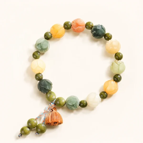 Classic Green Sandalwood Lotus Bracelet for Calm & Cleansing